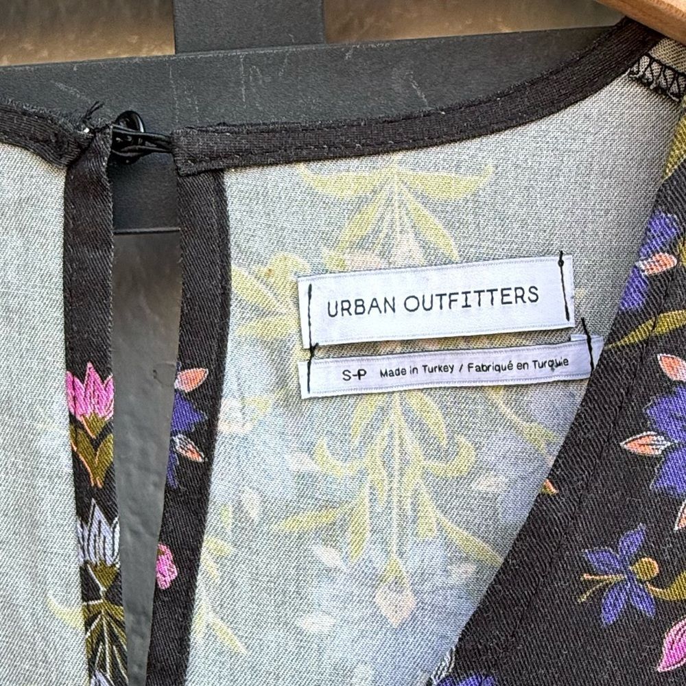 Urban Outfitters Sleeveless Floral V-Neck Swing Dress in Black | Size Small - Picture 5 of 6